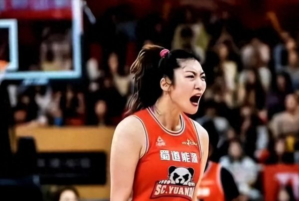 宝钜证券 李梦无缘亚洲杯, 才知道宫鲁鸣的决定有多明智, 化妆并非直接原因