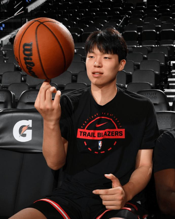 东兴资本配资 宋翔: 小杨争抢篮板球方面, 还是更多时候被对手卡在身后